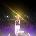 Sängerin Irina Kühn beim Lichterfest auf der 107.7 Bühne