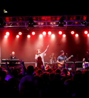 Sängerin Irina Kühn mit ihrer Band PARTYBLUES